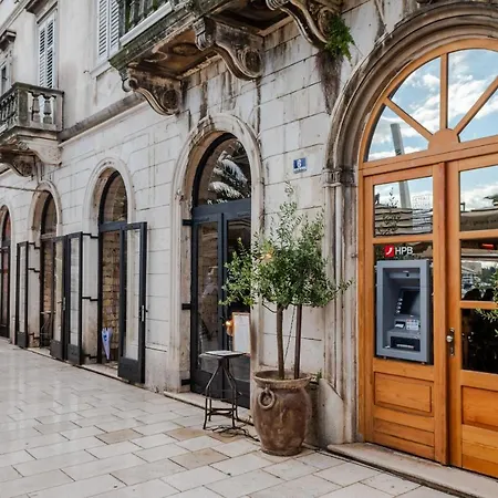 Luxury Mareta Frühstückspension 4*